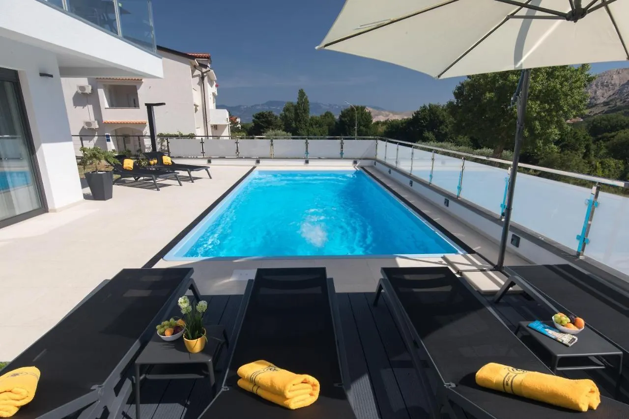 Villa Supernus With Heated Pool バスカ