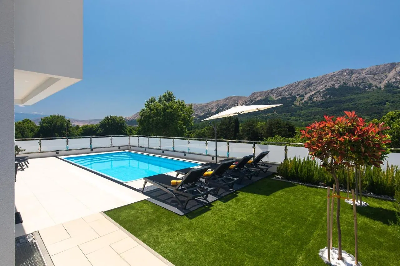 Villa Supernus With Heated Pool バスカ