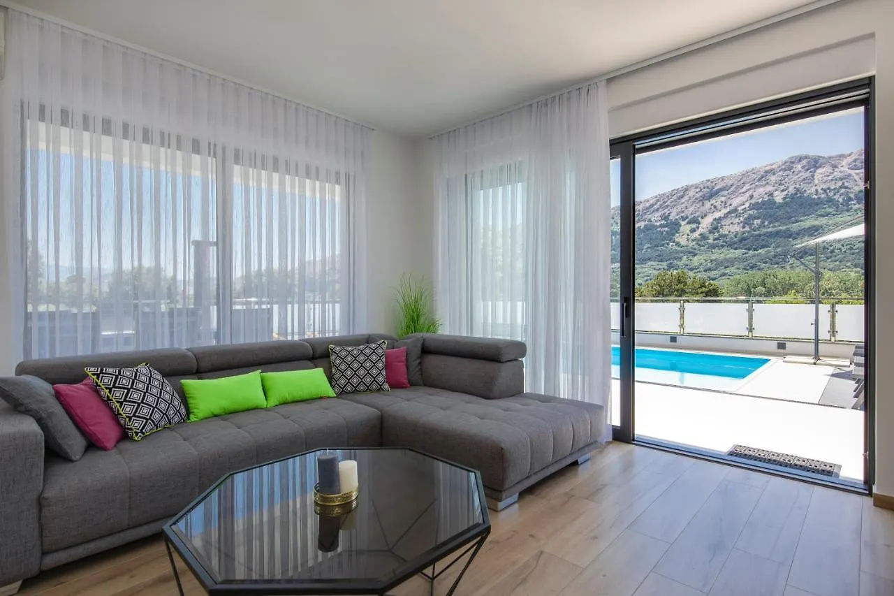 Villa Supernus With Heated Pool バスカ 0*,  クロアチア