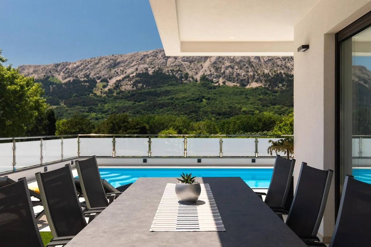 Villa Supernus With Heated Pool バスカ