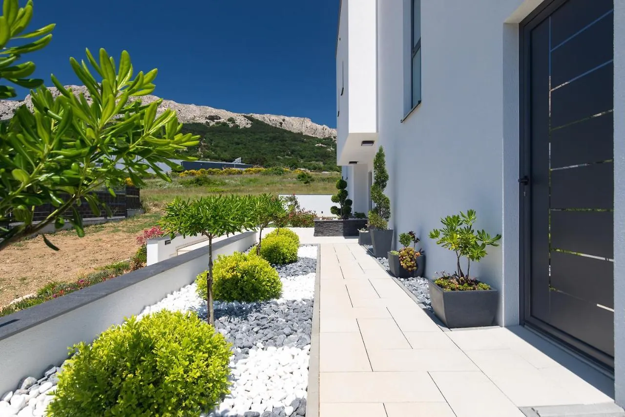 Villa Supernus With Heated Pool バスカ